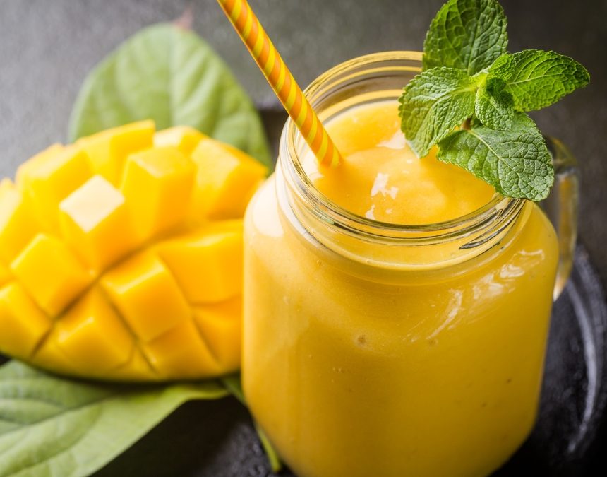 Smoothie orange-mangue végétal