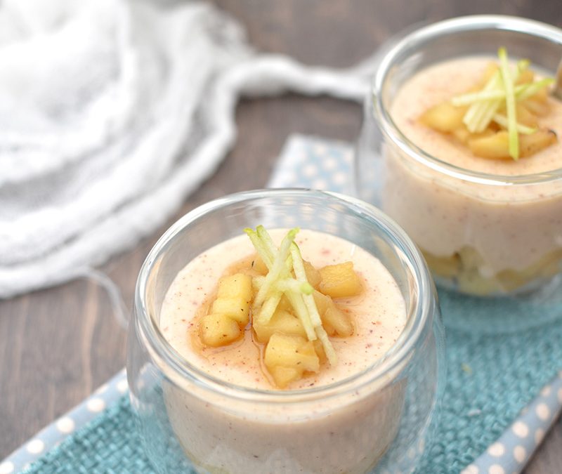 Crèmes à la vanille et pommes caramélisées