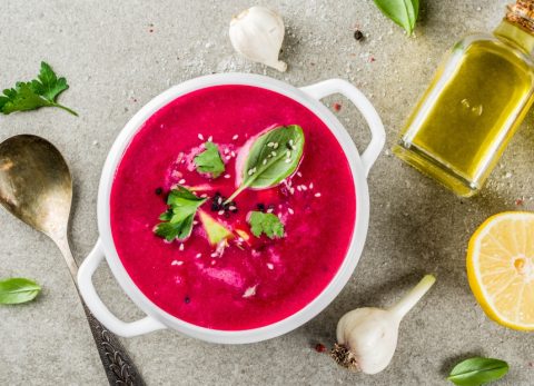 Recette Gaspacho de betteraves, poires et pistaches torréfiées