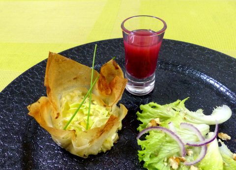 Recette Corolle de bricks aux poireaux et sa vinaigrette à la betterave