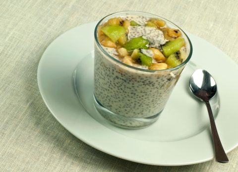 Recette Pudding aux graines de chia, lait de coco, banane et kiwi