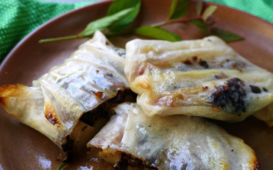 Papillote de feuilles de riz aux asperges et tapenade noire