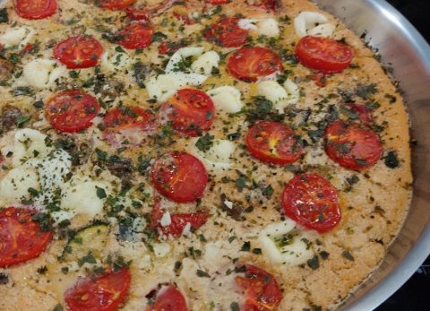 Recette Frittata végane aux courgettes, poivrons, aubergine, tomates et fêta