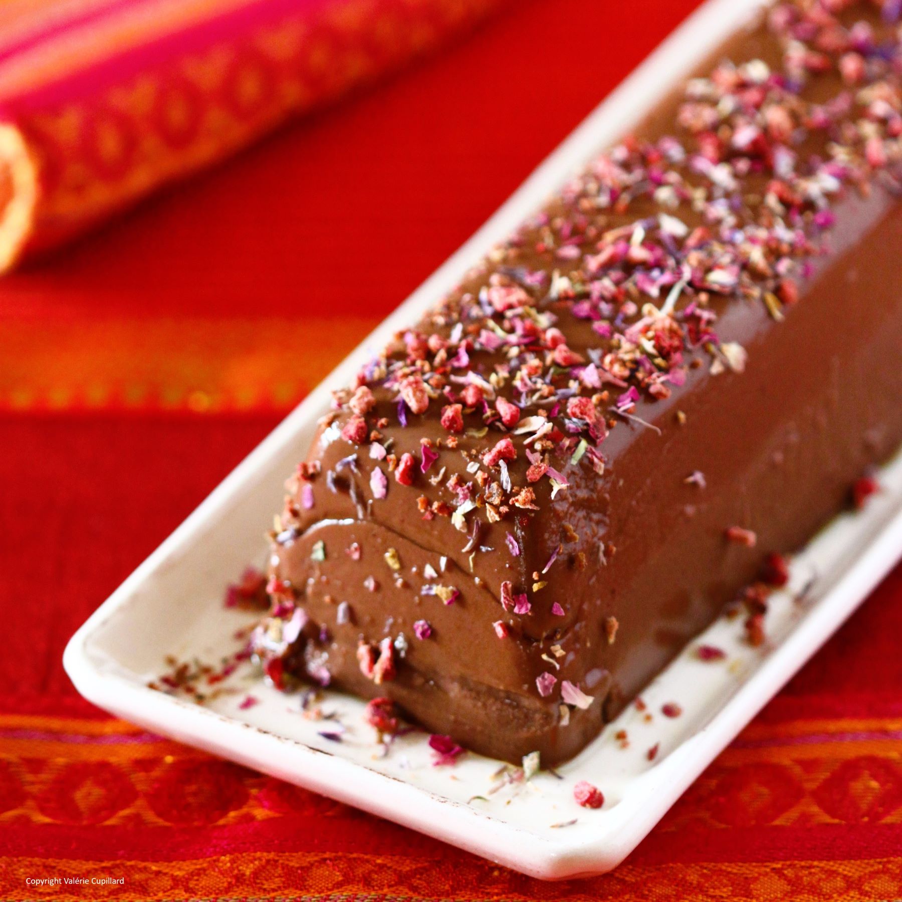 Recette Bûche de châtaigne, crème pralinée à la cardamome végane
